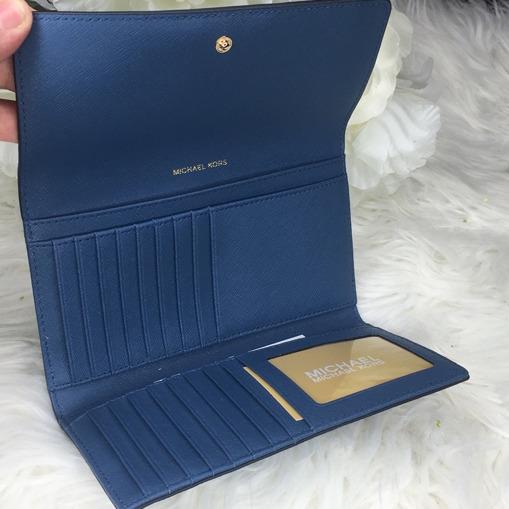 Last one✨Michael Kors Jet set large trifold wallet - Picture 4 of 4